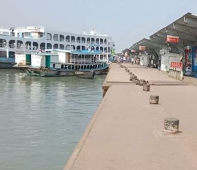 পূজার ছুটিতে ফাঁকা সদরঘাট, নেই চিরচেনা ভিড়