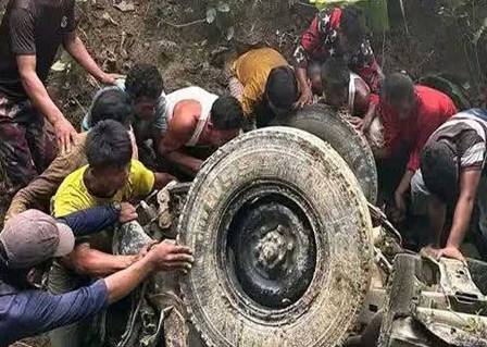বান্দরবানে পর্যটকবাহী গাড়ি খাদে পড়ে নিহত ২