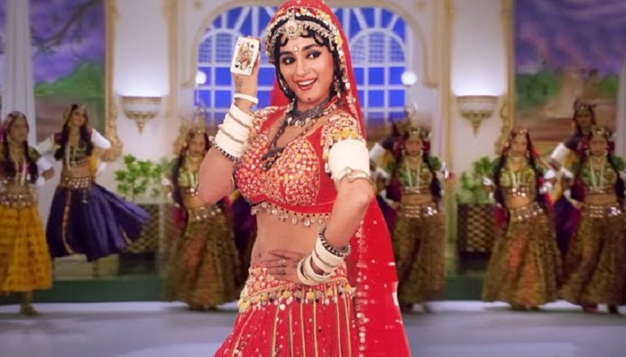 মাধুরী দীক্ষিত: কিছু কালজয়ী নাচ ‘চোলি কে পিছে কেয়া হ্যায়’